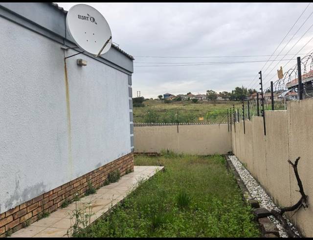 3 BEDROOM HOUSE FOR SALE IN COSMO CITY